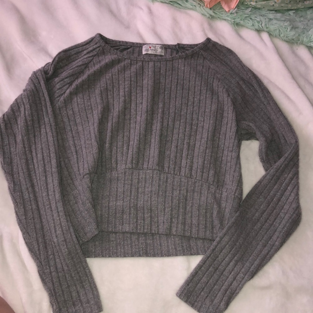 gray long sleeve sweater